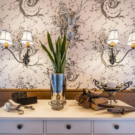 Herrenhaus Baerenschloessle 1 - 3500 M2 - 18 Personen