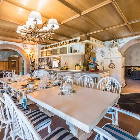 Herrenhaus Baerenschloessle 1 - 3500 M2 - 18 Personen