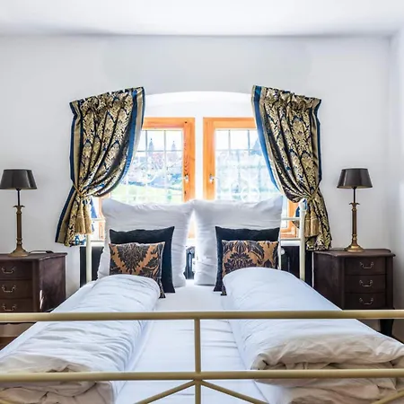 Herrenhaus Baerenschloessle 1 - 3500 M2 - 18 Personen Сasa de vacaciones